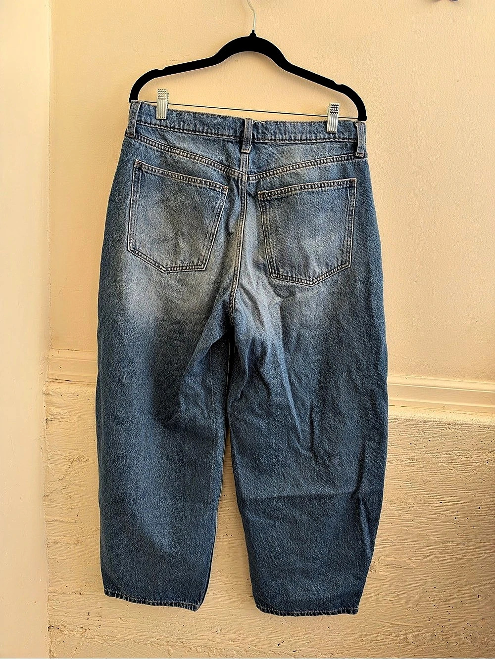 Universal Threads High Rise Barrel Jeans - Picture 2 of 3